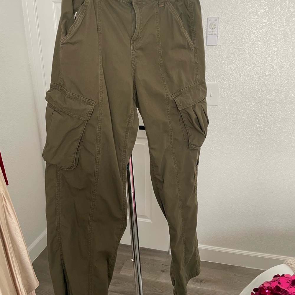 H&M Women’s Khaki Cargo Pants